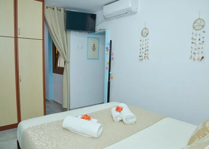 Nikola's House Adamantas (Milos)